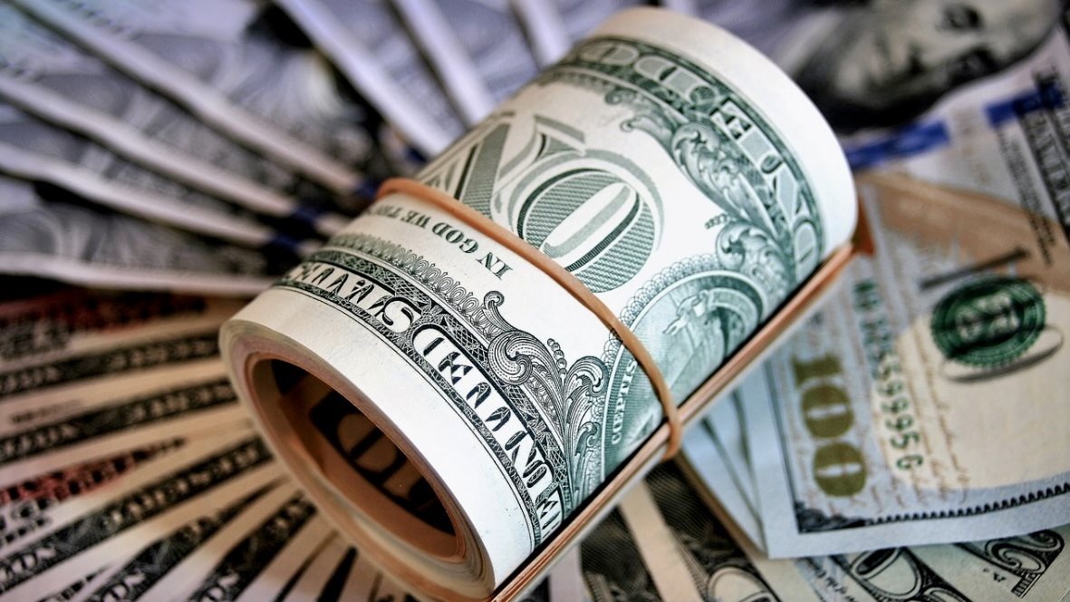 انخفاض تاريخي للدولار الأمريكي بسبب التعريفات الجمركية