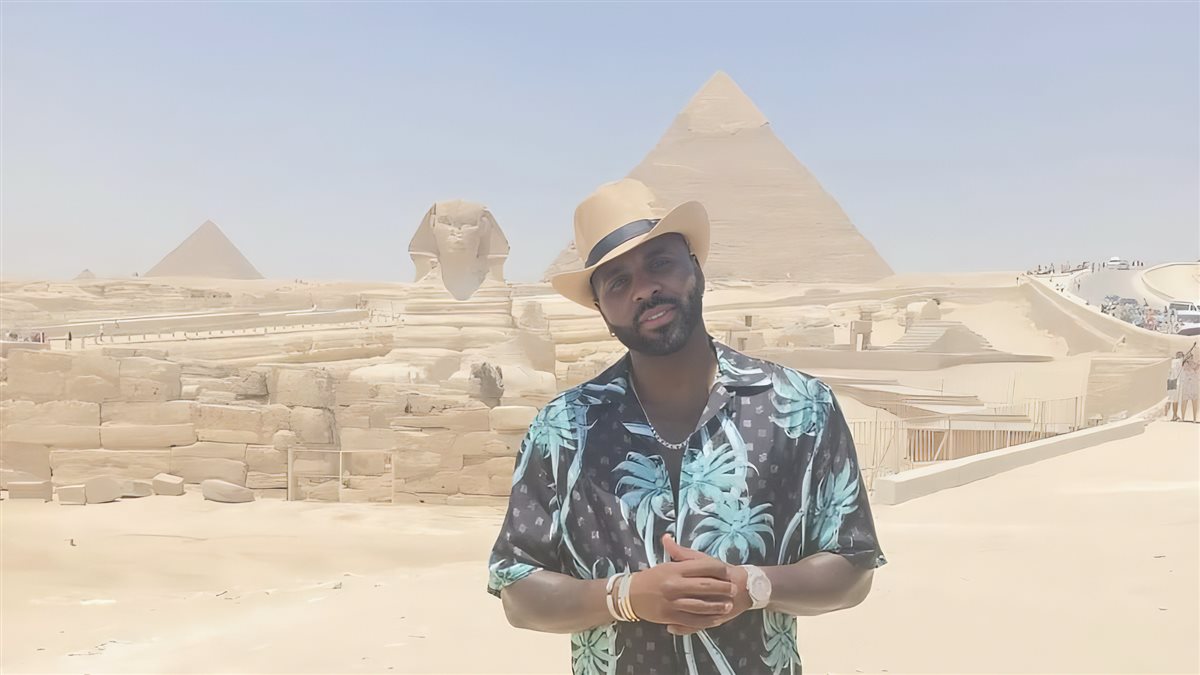 المغني الأمريكي الشهير جيسون ديرولو