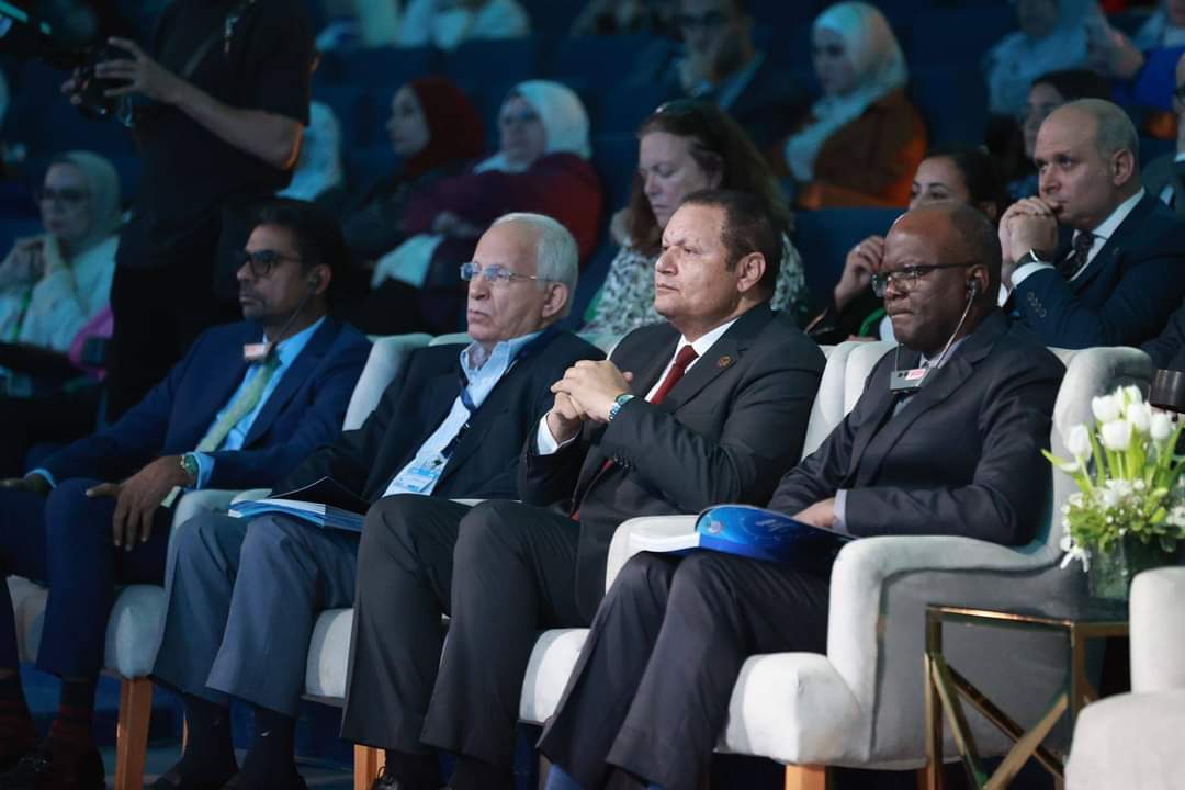 جانب من فعاليات الجلسة الحوارية
