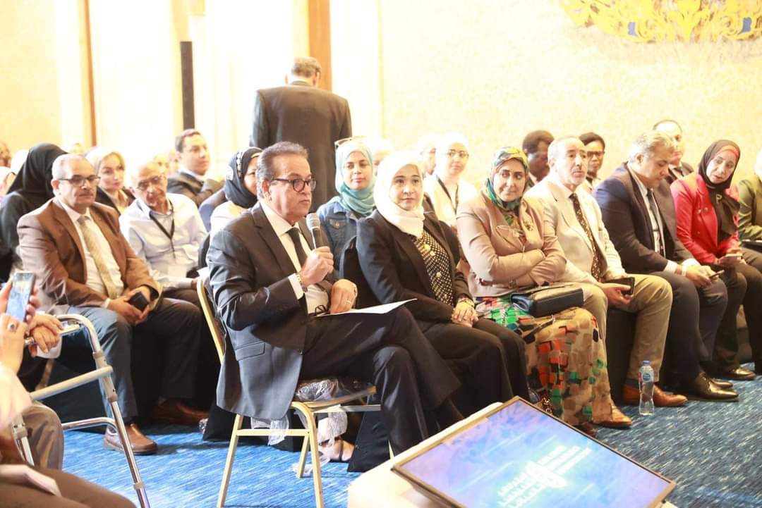 الدكتور خالد عبدالغفار وزير الصحة والسكان