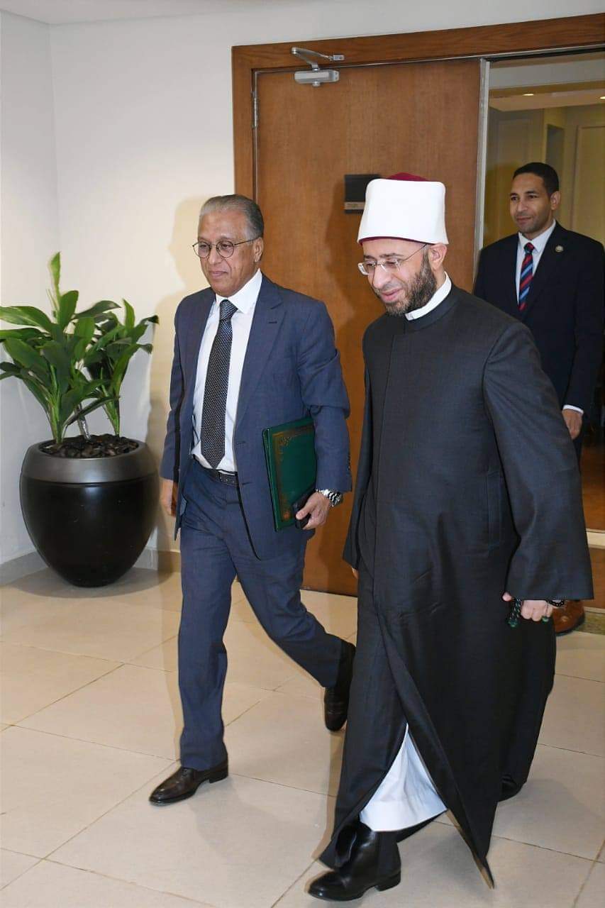 وزير الأوقاف وسفير المغرب