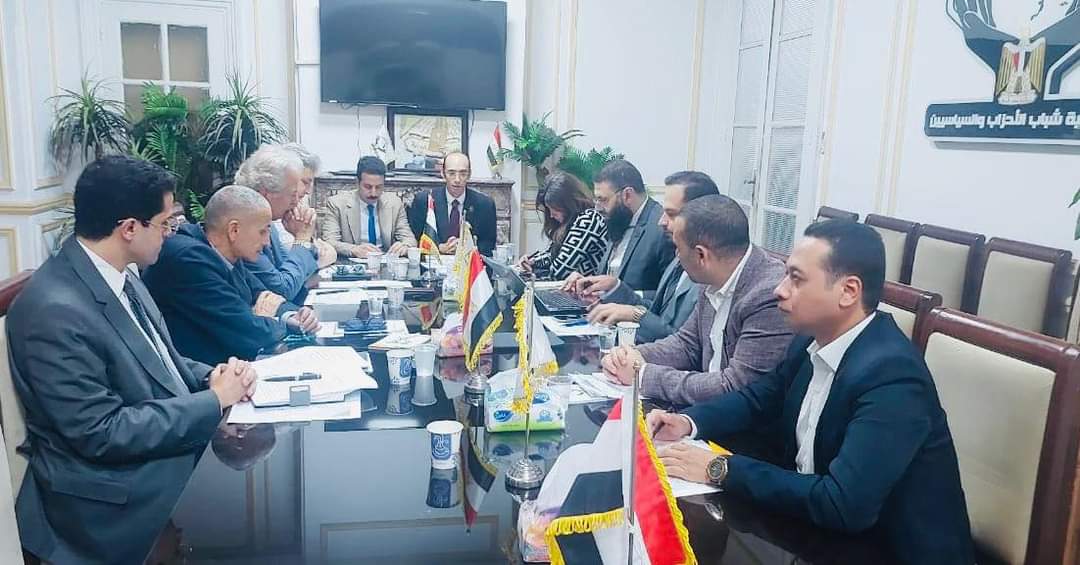 جانب من فعاليات المائدة المستديرة