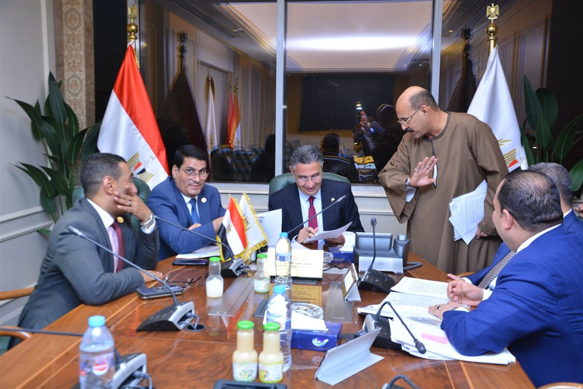 جانب من لقاء وزير التموين مع أعضاء مجلسي النواب والشيوخ