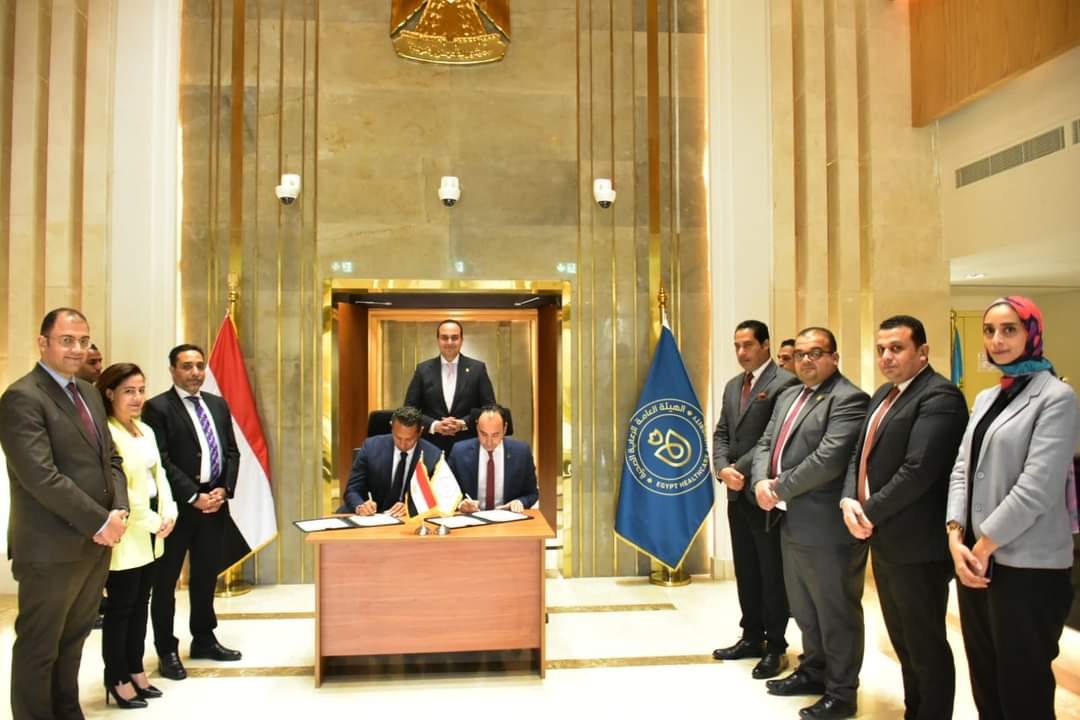 جانب من التوقيع