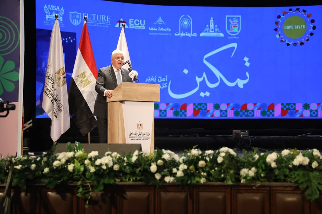 الدكتور أيمن عاشور وزير التعليم العالي والبحث العلمي