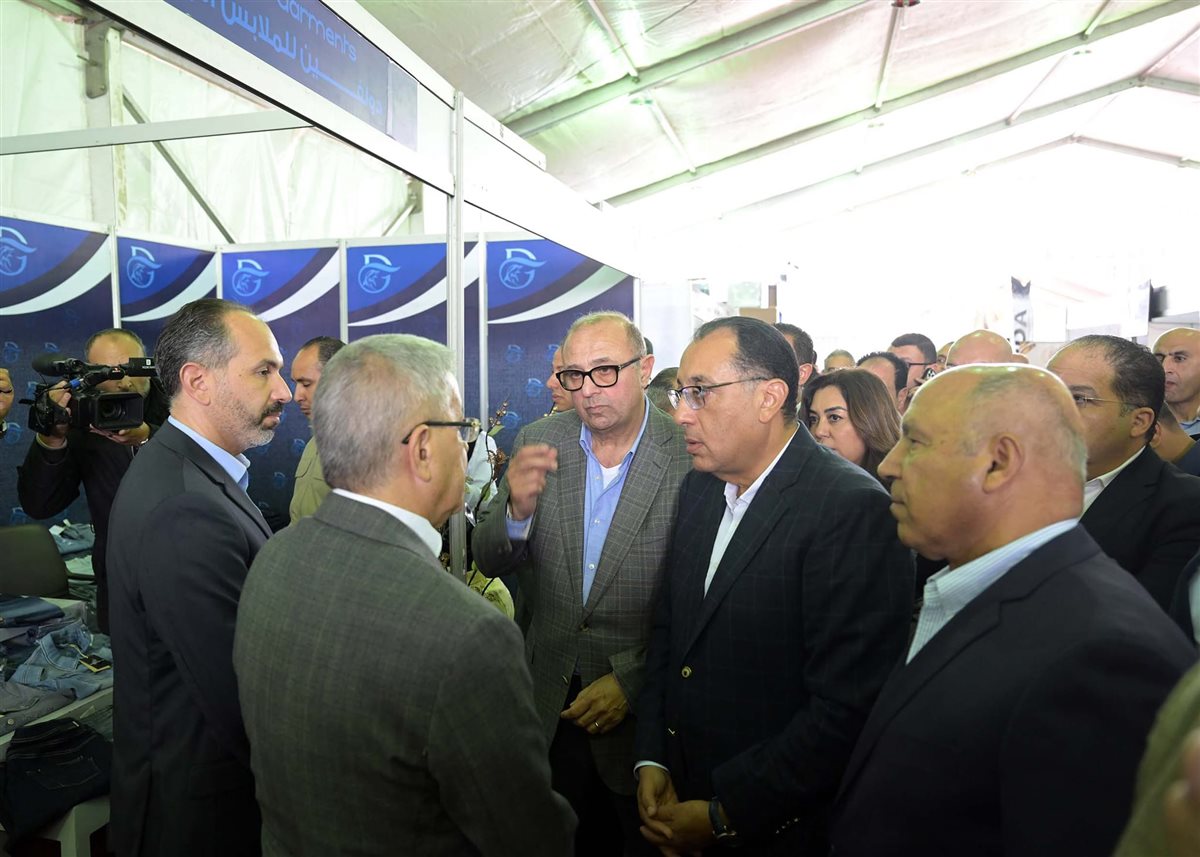 خلال تفقد رئيس الوزراء معرض