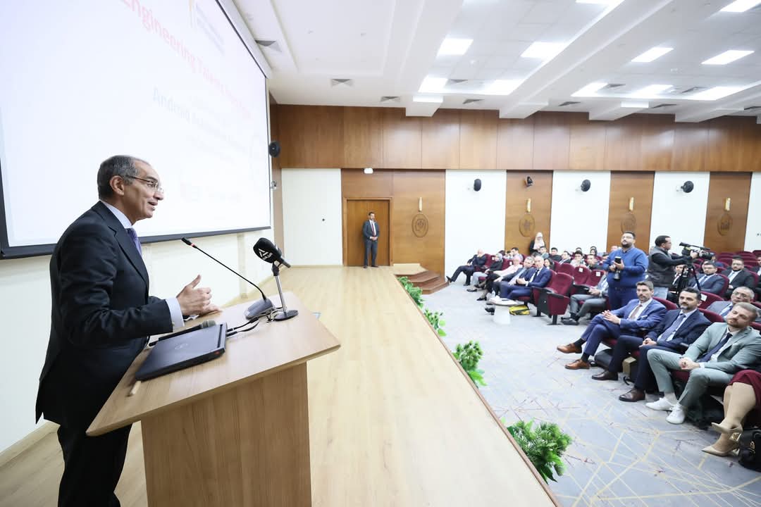 الدكتور عمرو طلعت وزير الاتصالات