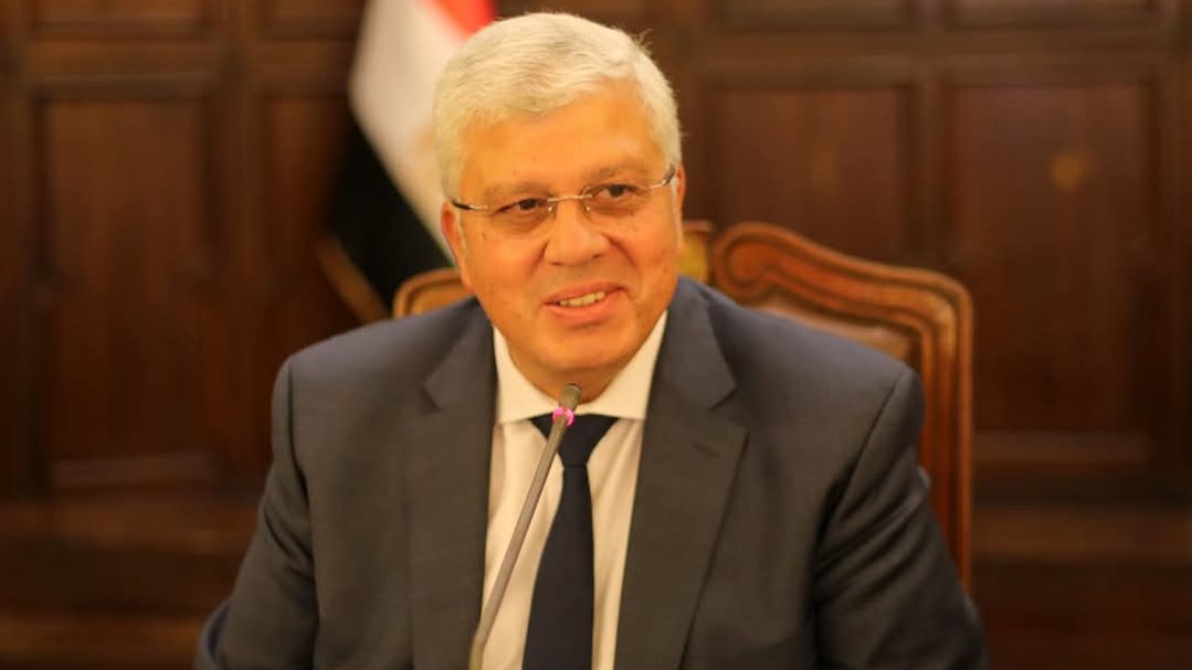الدكتور أيمن عاشور