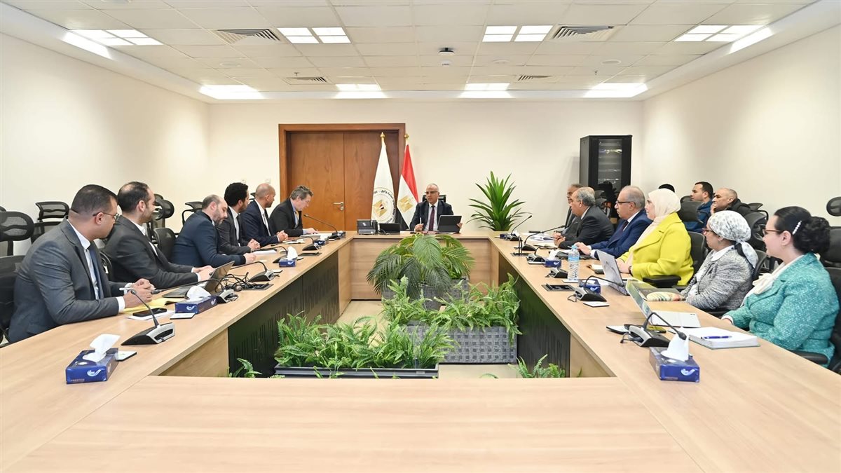 لقاء مع البنك الأوروبي لتعزيز التعاون في مشروعات المياه والطاقة المستدامة