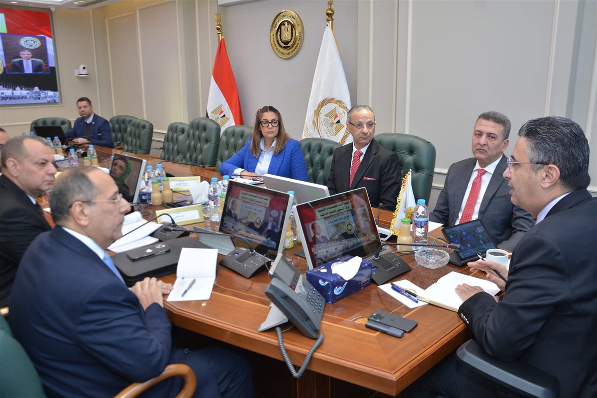 وزير التموين، الدكتور شريف فاروق، يترأس اجتماعًا مع اللجنة العامة للمساعدات الأجنبية لدعم قطاع غزة، ويعلن عن تجهيز القافلة الحادية عشر بالتعاون مع هيئة الإغاثة الكاثوليكية