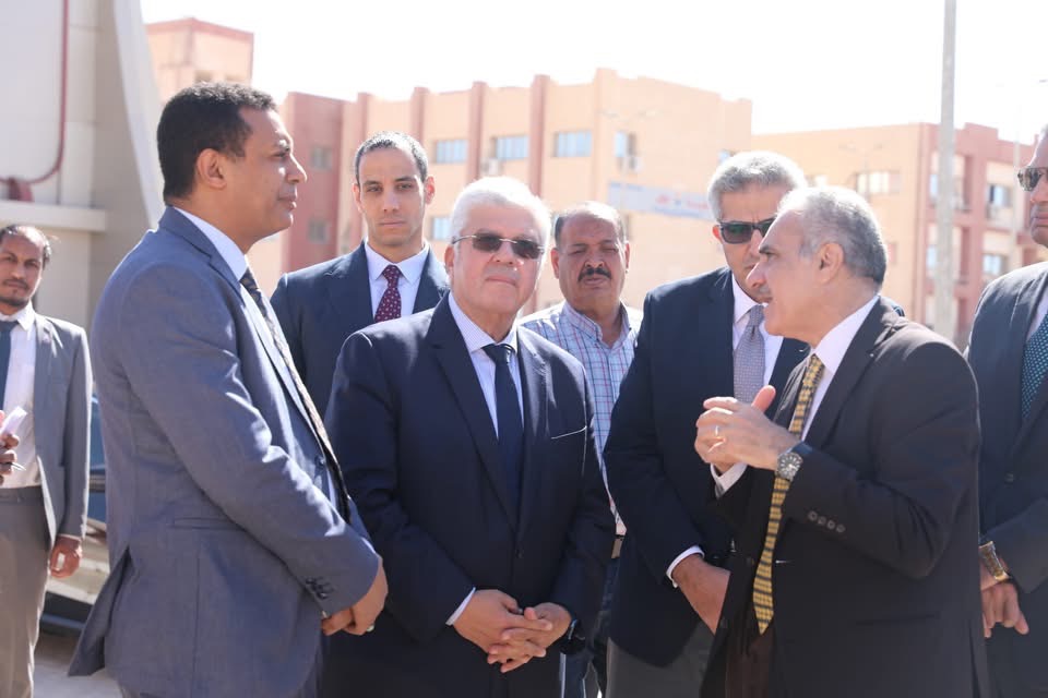 وزير التعليم العالي ومحافظ أسوان يتفقدان مشروعات جامعة أسوان