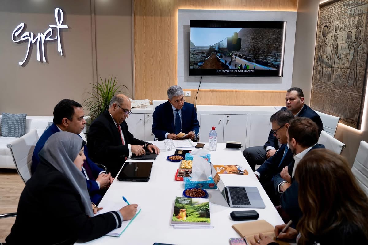 وزير السياحة يعقد لقاءات في FITUR2025