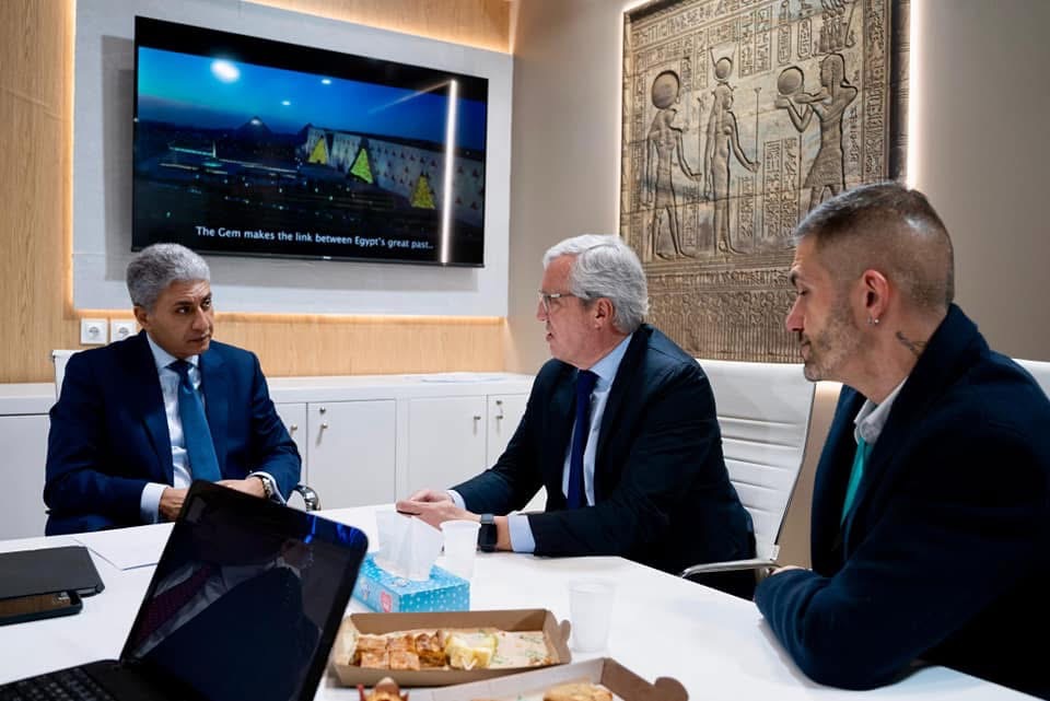 وزير السياحة يعقد لقاءات في FITUR2025