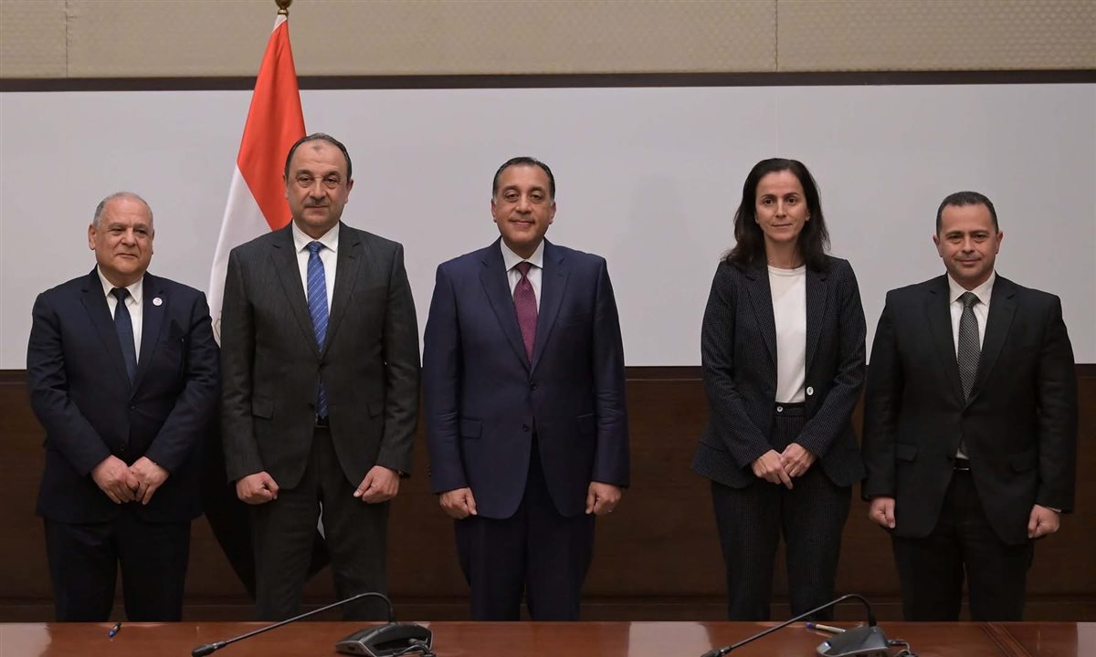توقيع عقد مع “بريتش بتروليوم” لإعادة تشغيل مصنع الأنود