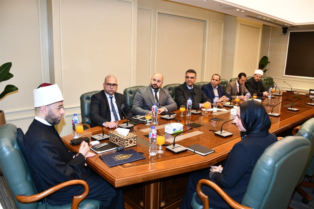 وزارة الأوقاف تكرم الباحثة ياسمين مصطفى