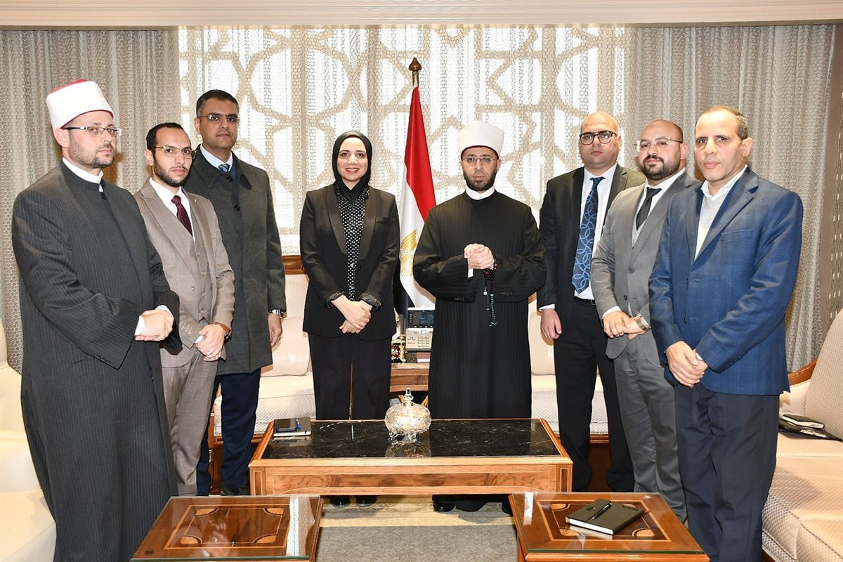 وزارة الأوقاف تكرم الباحثة ياسمين مصطفى