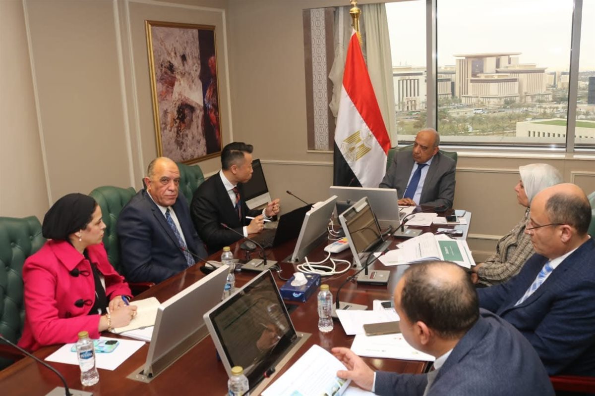 ناقش وزير الكهرباء المصري مع شركة “State Grid” الصينية التعاون في الطاقة المتجددة