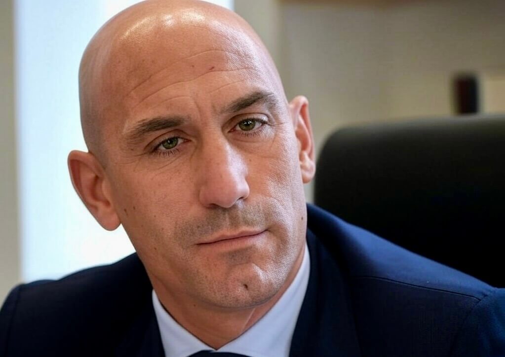 محاكمة لويس روبياليس في قضية قبلة كأس العالم تنتهي بانتظار الحكم أرشيفية