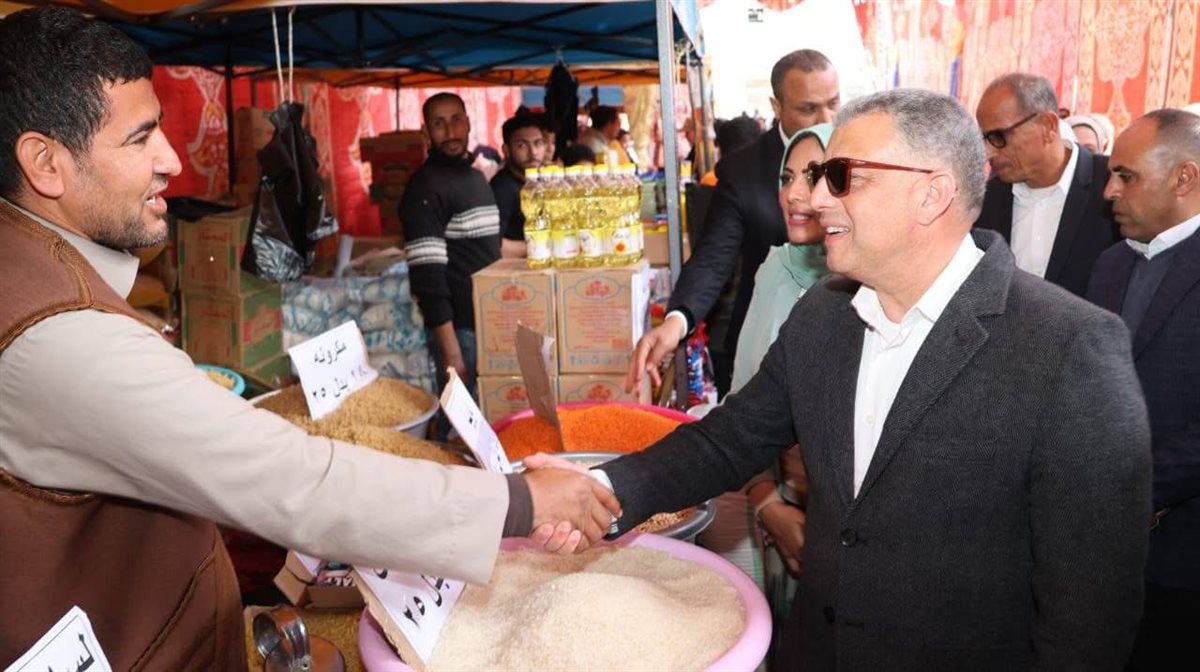 محافظ الإسماعيلية يفتتح النسخة السادسة من “سوق اليوم الواحد”