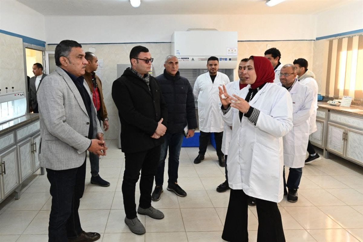 وزير الإسكان يتفقد أعمال تطوير الشاطئ ومحطة مياه الشرب بمدينة دمياط الجديدة