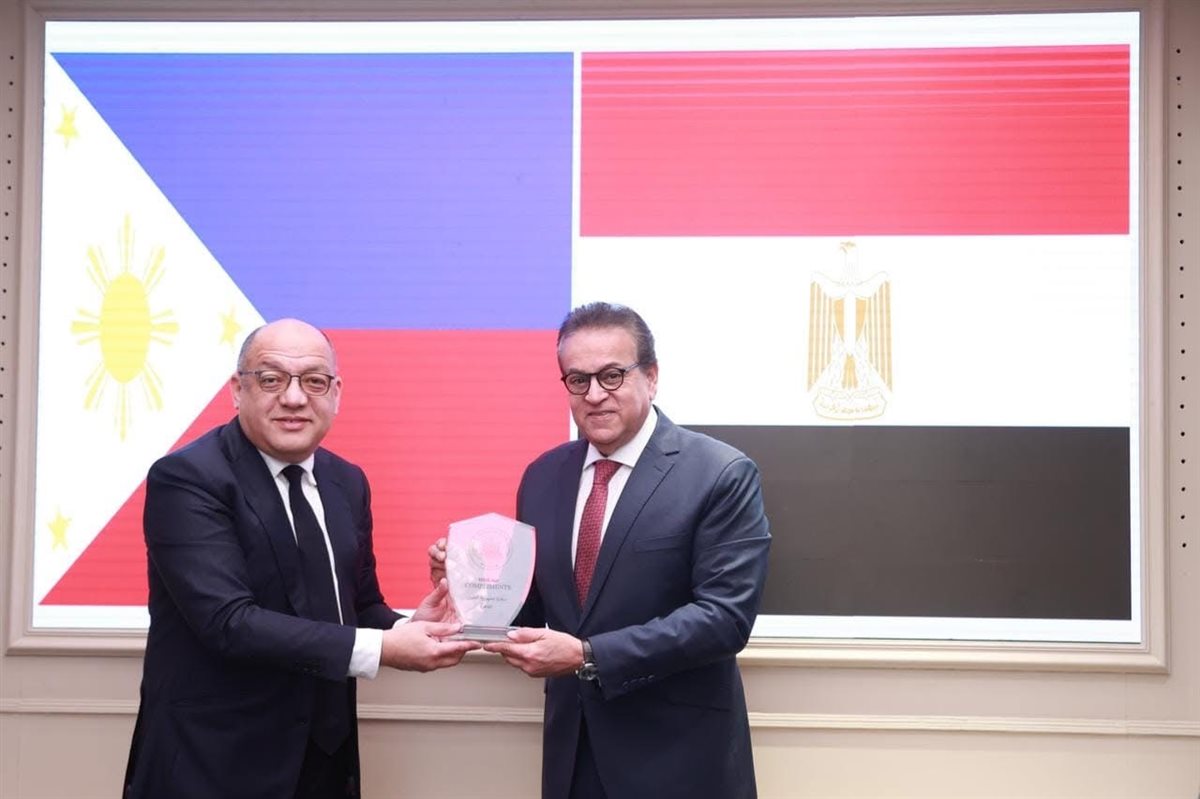 وزير الصحة يبحث مع سفير الفلبين سبل تعزيز التعاون في التمريض والصيدلة