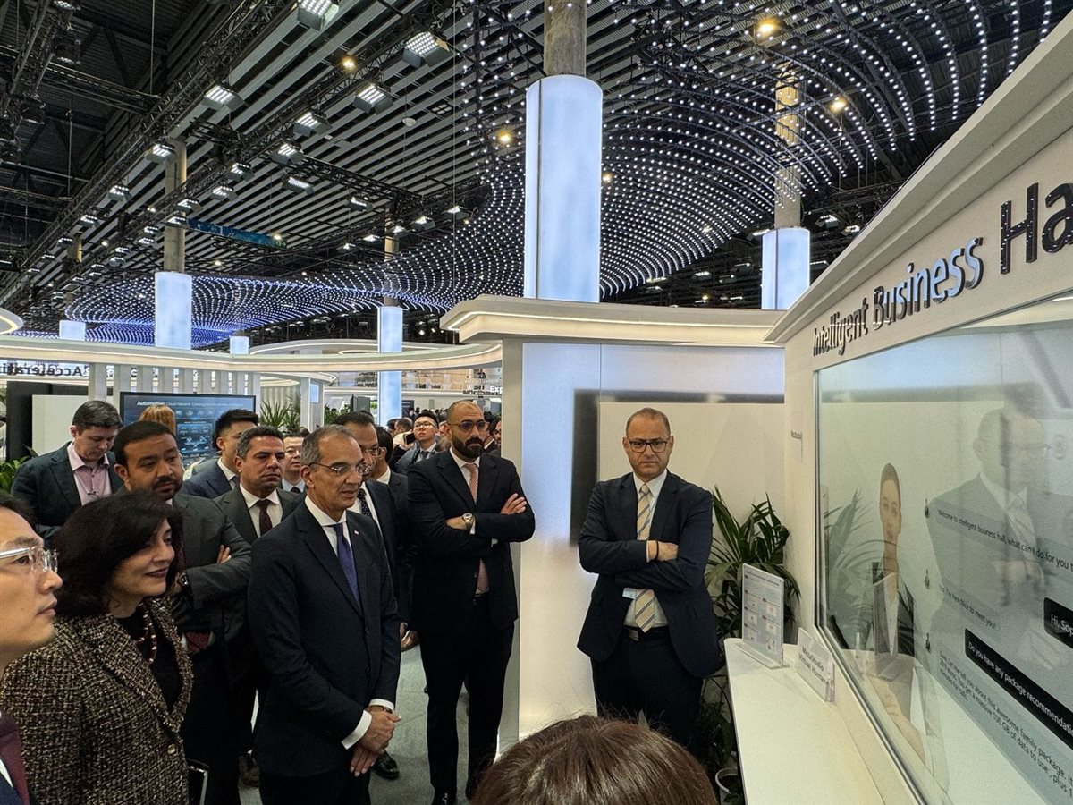 وزير الاتصالات خلال مشاركته في MWC 2025