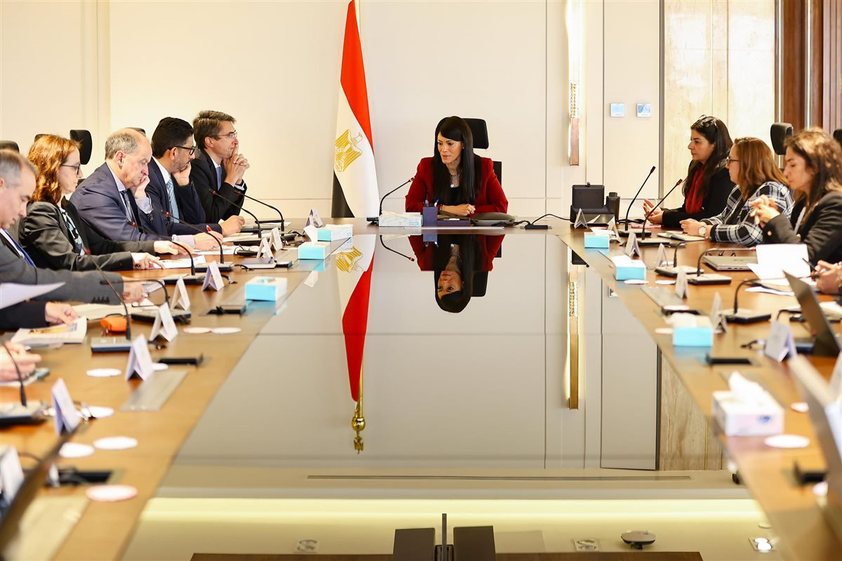 وزيرة التخطيط مع بعثة البنك الدولي ومؤسسة التمويل الدولية
