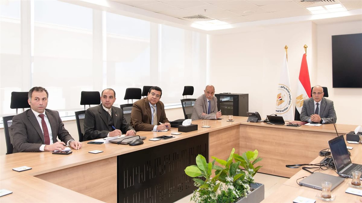 جانب من اجتماع وزارة الموارد المائية