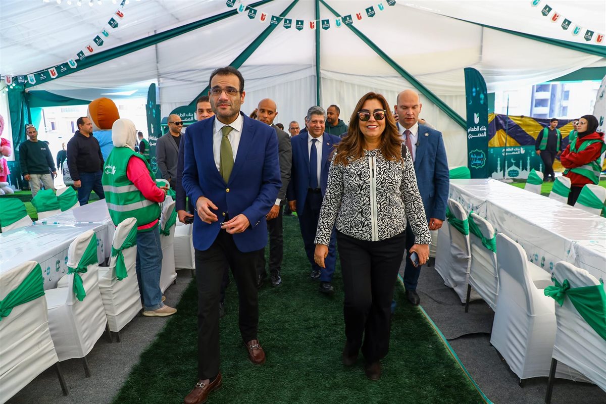 وزيرة التنمية المحلية تزور بنك الطعام المصري