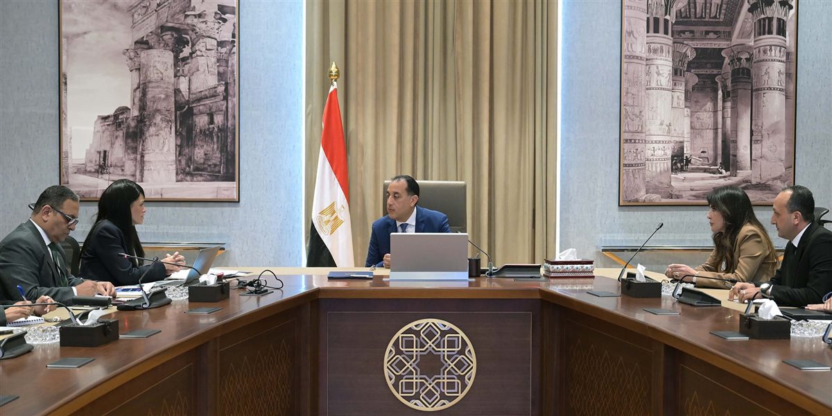 اجتماع بين رئيس الوزراء ووزيرة التخطيط