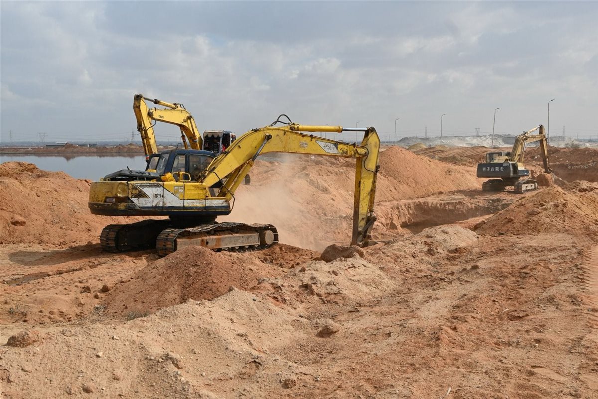 وزير الإسكان يتابع تطوير المناطق الصناعية بالعاشر من رمضان