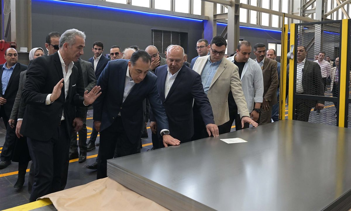 رئيس الوزراء يفتتح توسعات مصنع قنديل للصلب