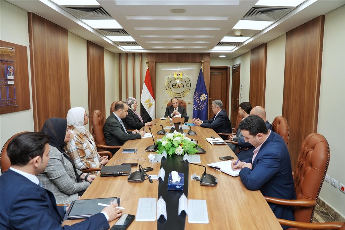 هيئة الدواء المصرية تبحث تعزيز توطين الصناعات الدوائية الحيوية
