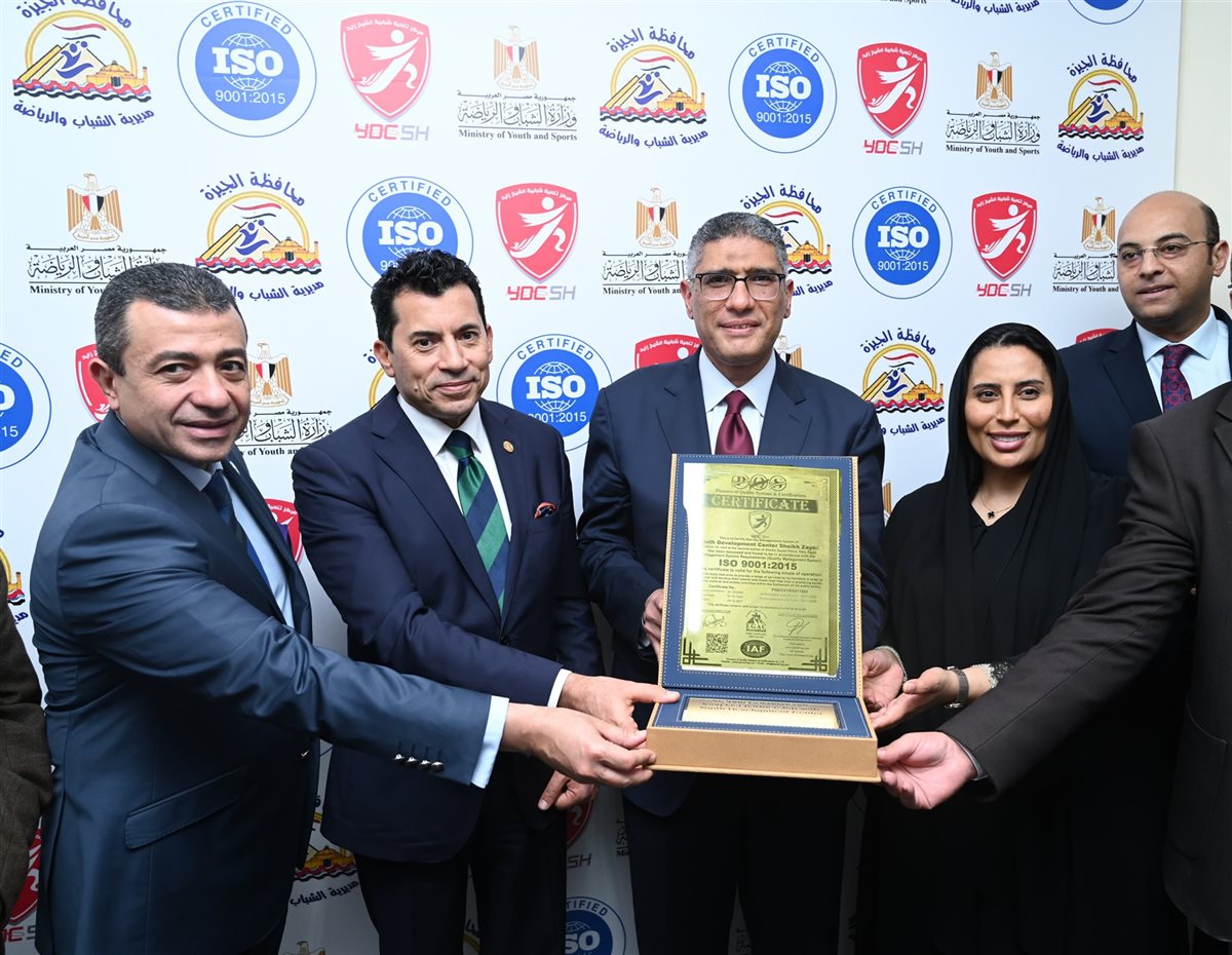 وزير الشباب والرياضة يكرّم مركز التنمية الشبابية بالشيخ زايد