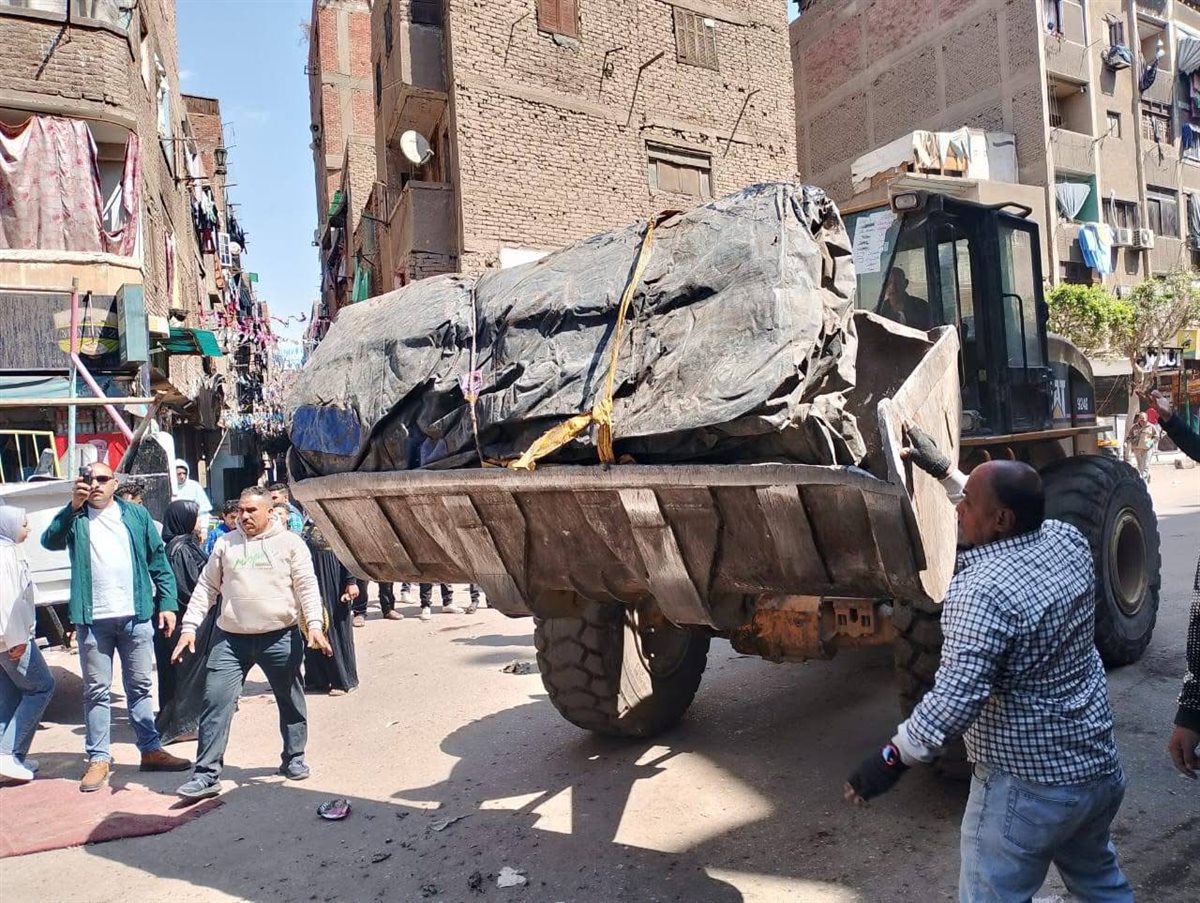 جانب من إزالة الملاهي المخالفة بحي بولاق الدكرور
