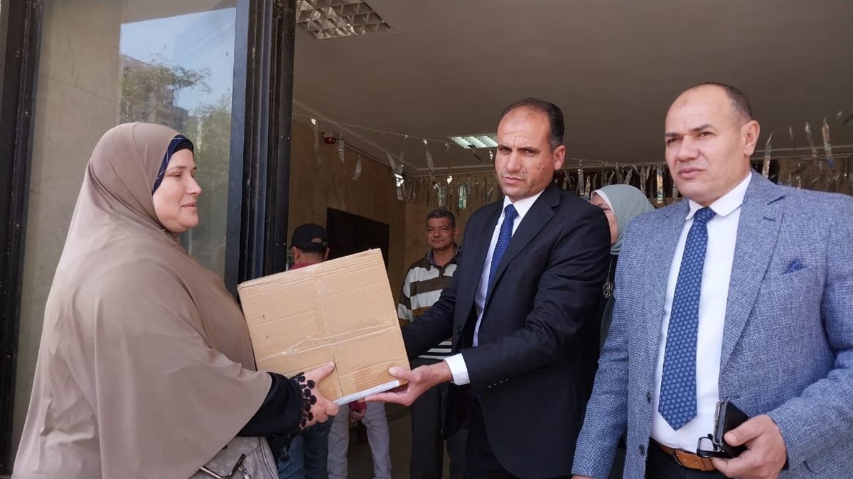 وزارة العمل تسلم عقود عمل لذوي الهمم بالقاهرة