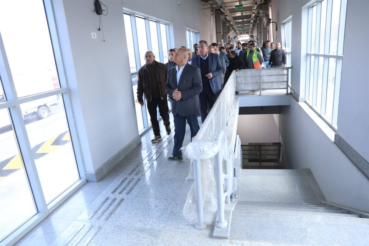 وزير الصناعة والنقل يتابع مشروع الأتوبيس الترددي BRT