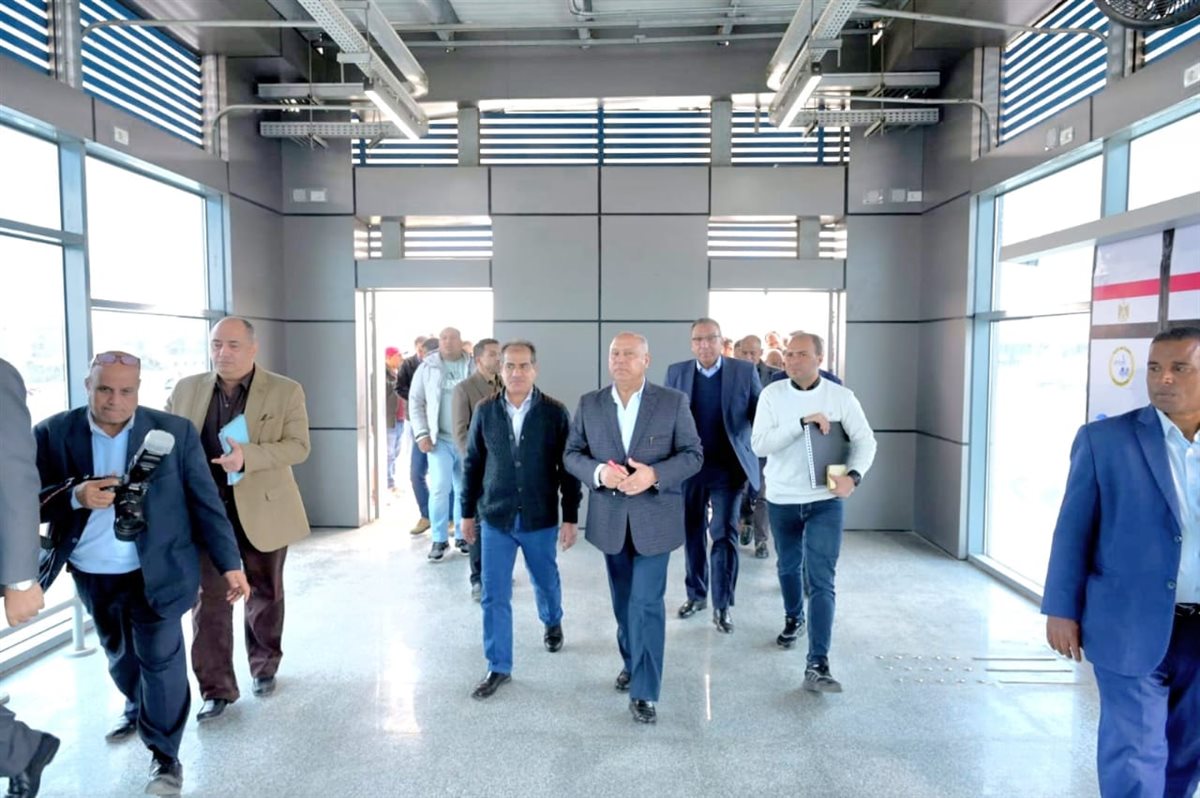 وزير الصناعة والنقل يتابع مشروع الأتوبيس الترددي BRT