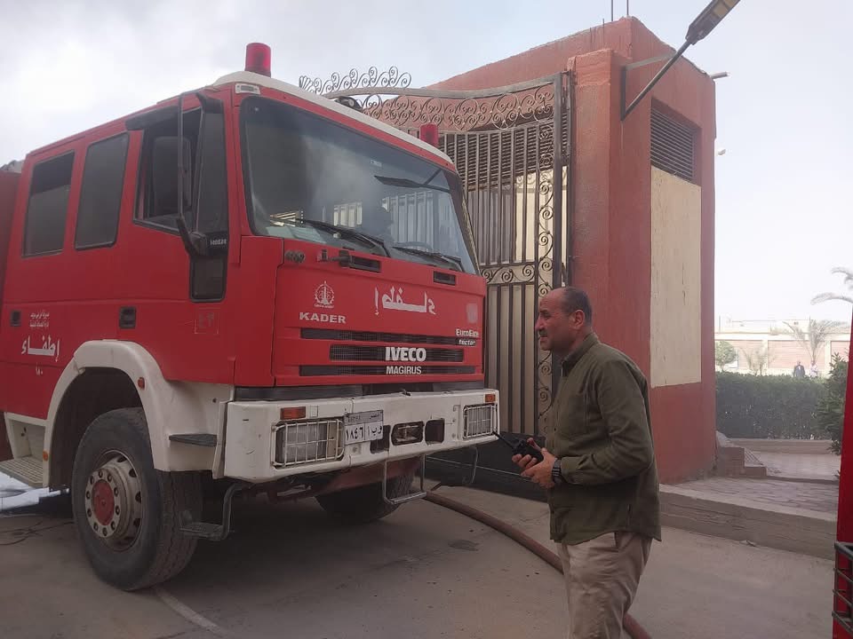 اندلع حريق هائل في مصنع النجف والكريستال بمنطقة الصناعات المتوسطة