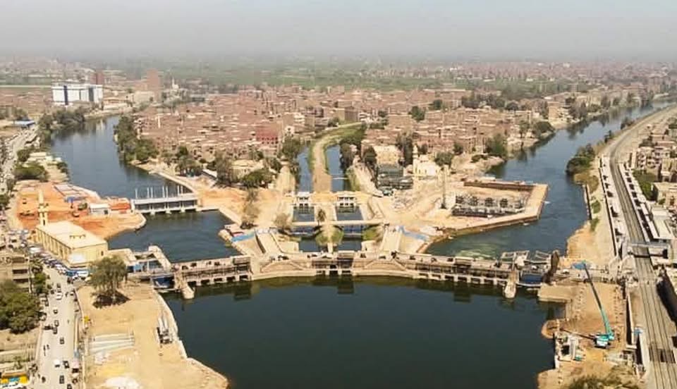 صورة جوية توضح التقدم في تنفيذ مشروع قناطر ديروط الجديدة