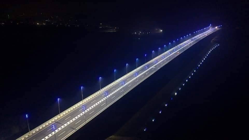 إنشاء محاور عرضية متكاملة تربط بين شبكة الطرق شرق وغرب النيل