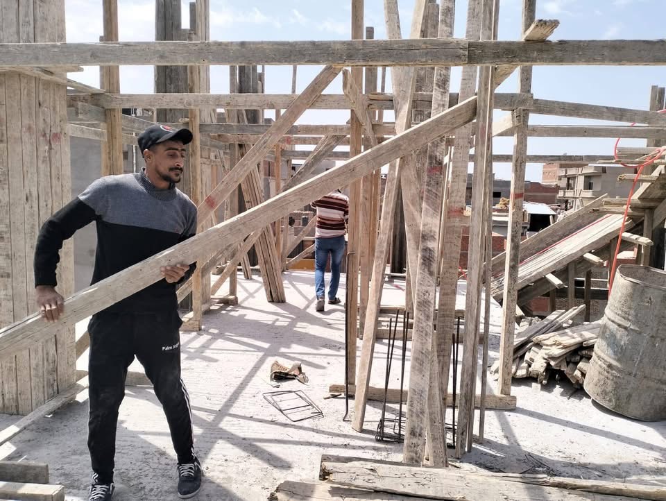 مسؤولون يتابعون تنفيذ قرار الإزالة ميدانيًا