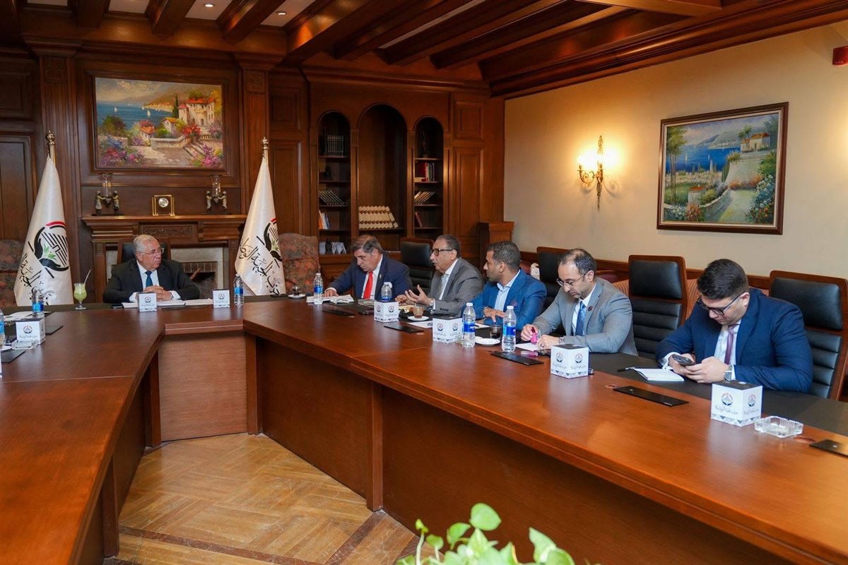 عرض خطط تطوير الإعلام الحزبي في الاجتماع