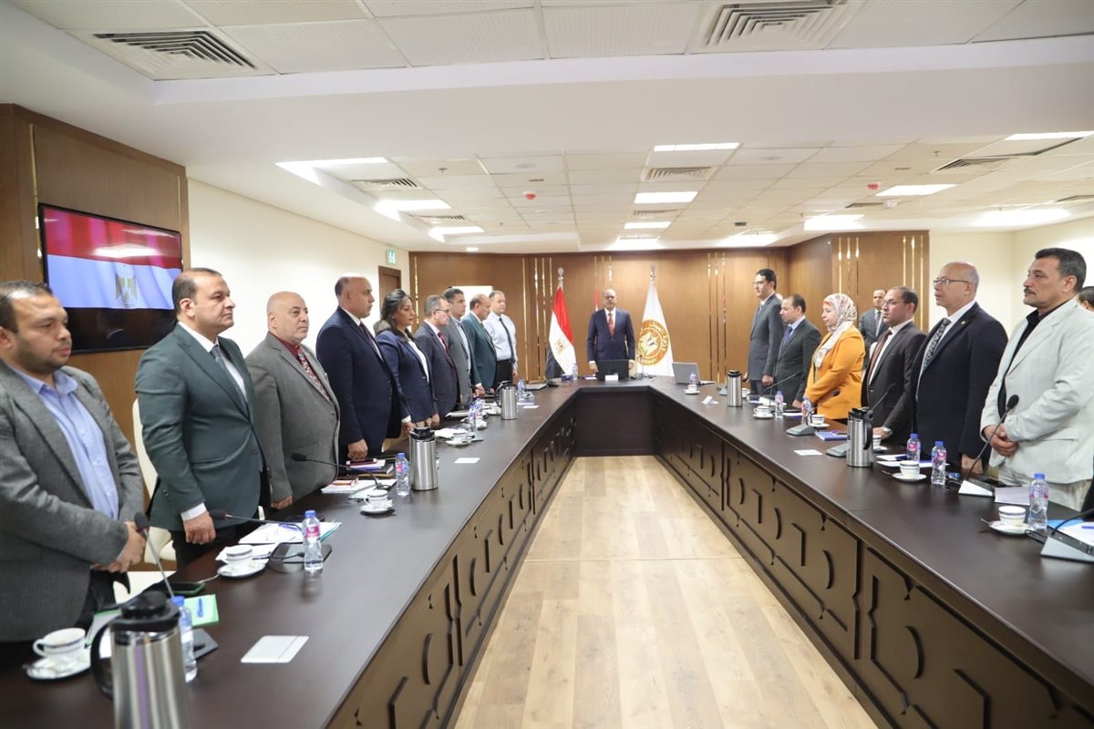 وزير العمل يفتتح ورشة مناقشة الملف الوطني للسلامة والصحة المهنية