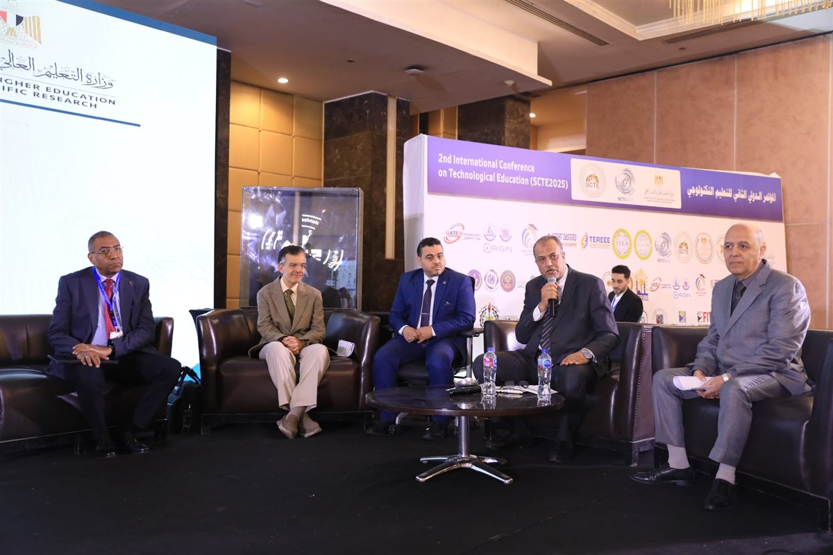 مؤتمر التعليم التكنولوجي يبحث تصميم المحتوى الجامعي ويدعو لتحديث المناهج دوريًا