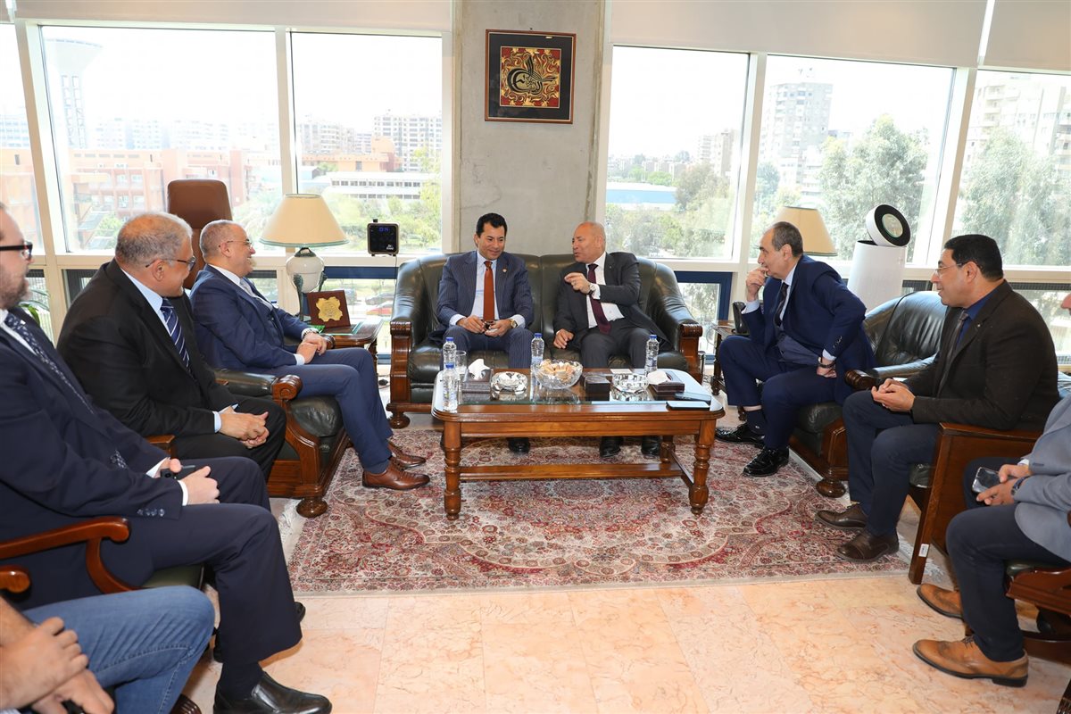 وزير الرياضة ومحافظ القاهرة يتفقدان انطلاق مشروع ممشى رياضي بمدينة نصر