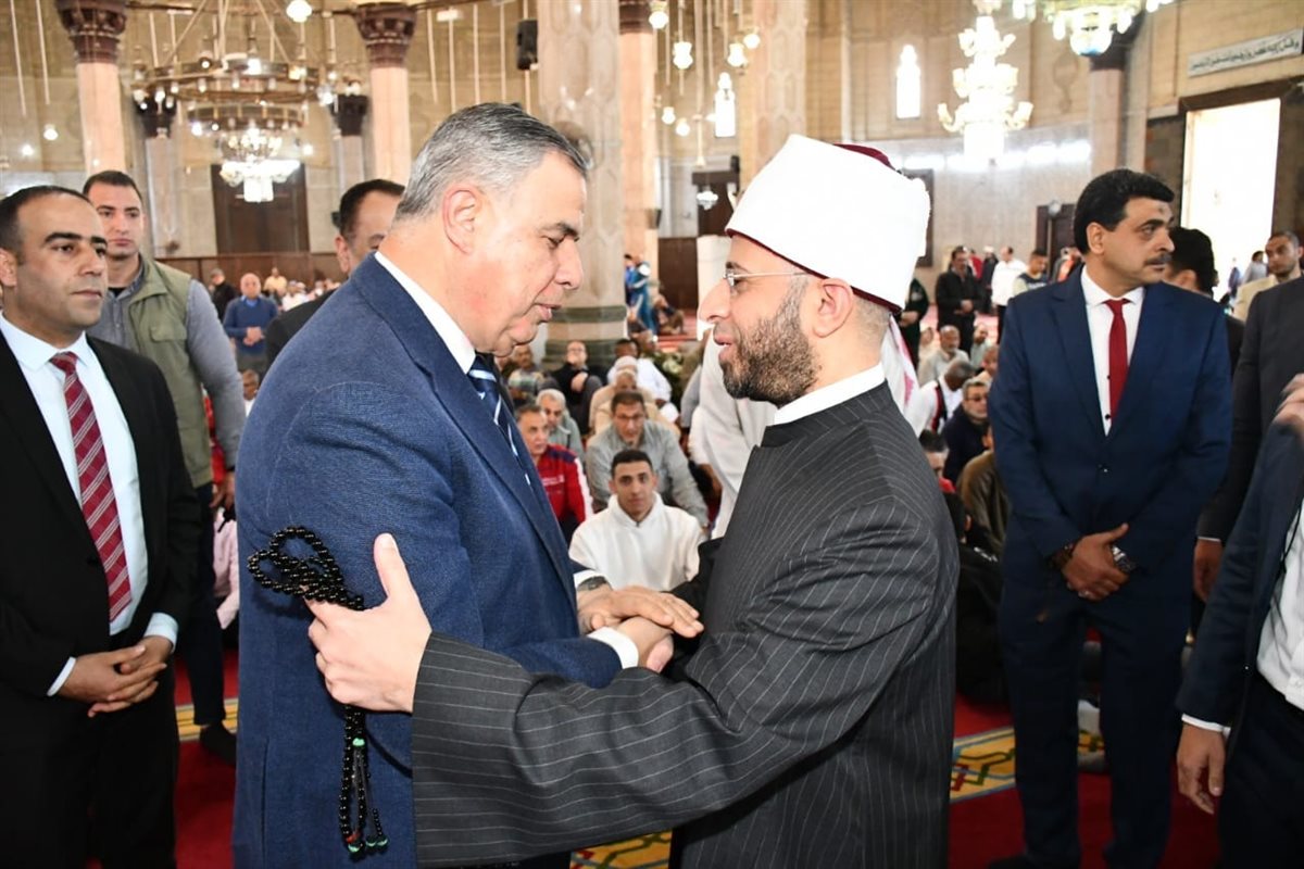 شارك وزير الأوقاف ومحافظ الإسكندرية وسفراء دول عربية وآسيوية في صلاة الجمعة بمسجد أبي العباس