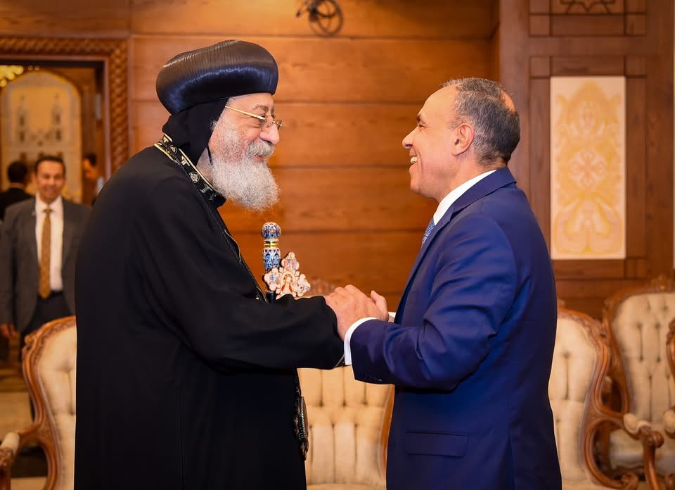 وزير الخارجية والهجرة يهنئ البابا تواضروس بعيد القيامة المجيد