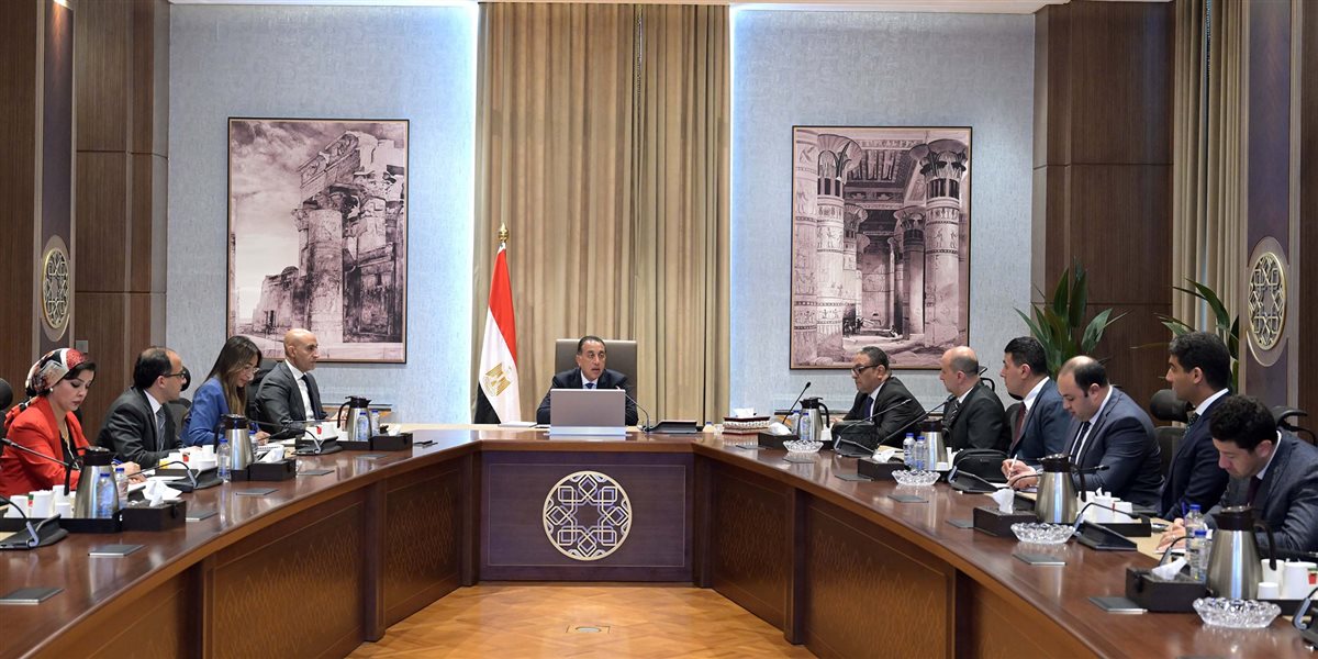 رئيس الوزراء يتابع مع وزير التربية والتعليم ملفات تطوير التعليم وربط المناهج بسوق العمل، ويؤكد توجيهات الرئيس بدعم التكنولوجيا والذكاء الاصطناعي