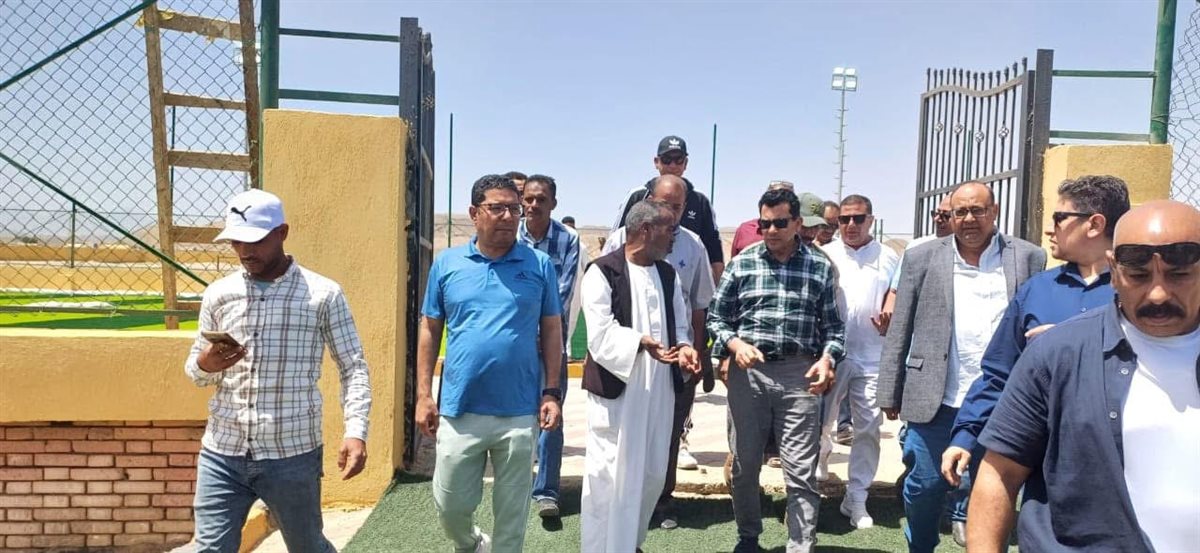 مركز شباب حماطه يحظى باهتمام الوزير وتفقد ميداني للبنية الرياضية